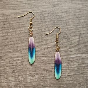 Pigness & Company Elegant Feather Earrings with Gold Accents
